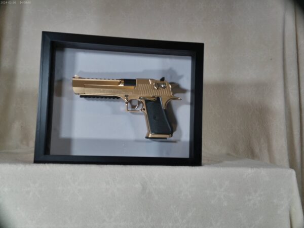 FULL SIZE GOLD 50 CAL AE DESERT EAGLE - Image 3
