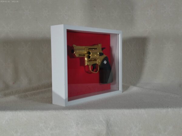 FULL SIZE GOLD SMITH & WESSON REVOLVER - Image 2
