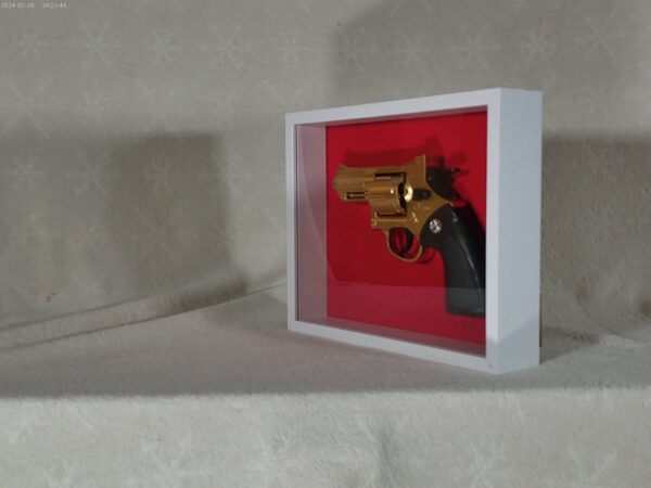 FULL SIZE GOLD SMITH & WESSON REVOLVER - Image 4